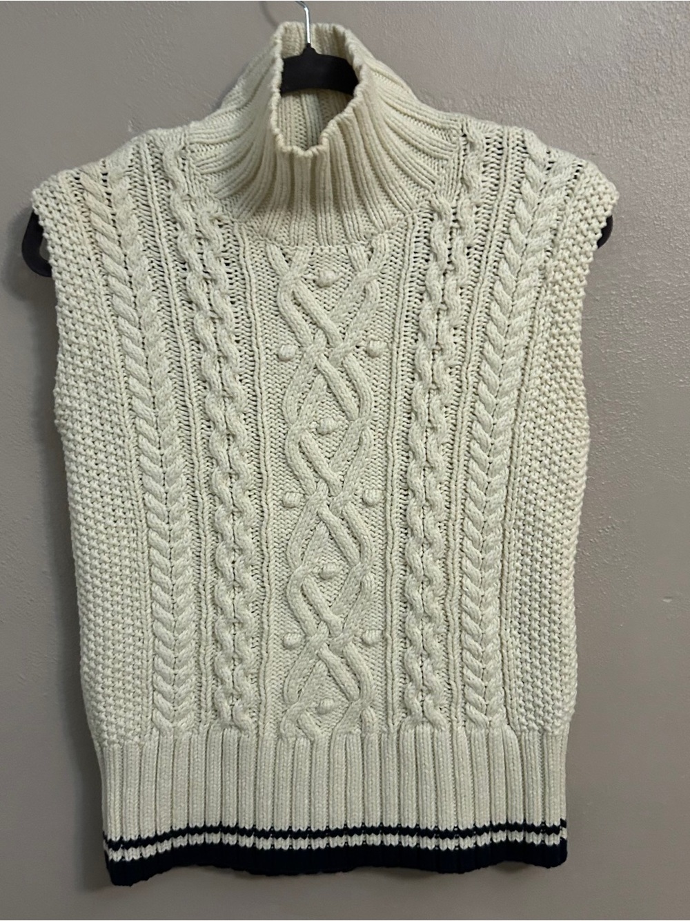 Vineyard Vines Ivory Cable Knit Sleeveless Turtleneck vest